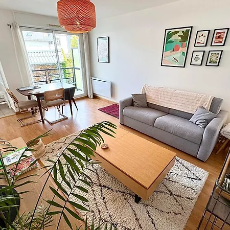 With Balcony Near Train Station * Nantes