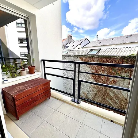 With Balcony Near Train Station Nantes