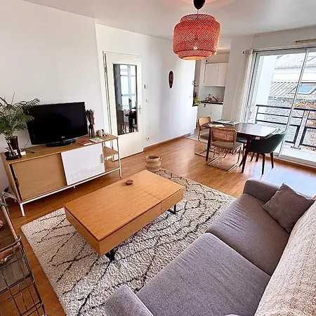 Apartman With Balcony Near Train Station *